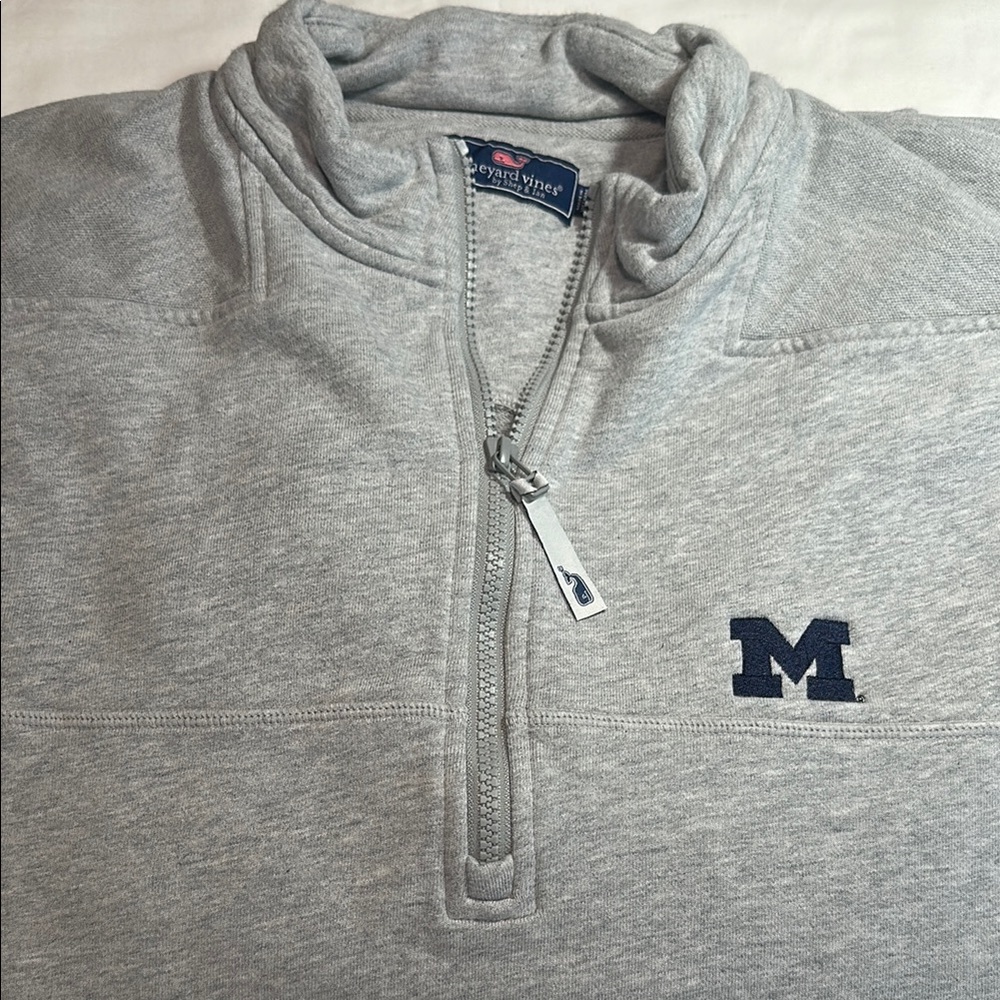 U Michigan Vineyard Vines Gray 1/4 Zip Block M Athletic Wear Like New. XL